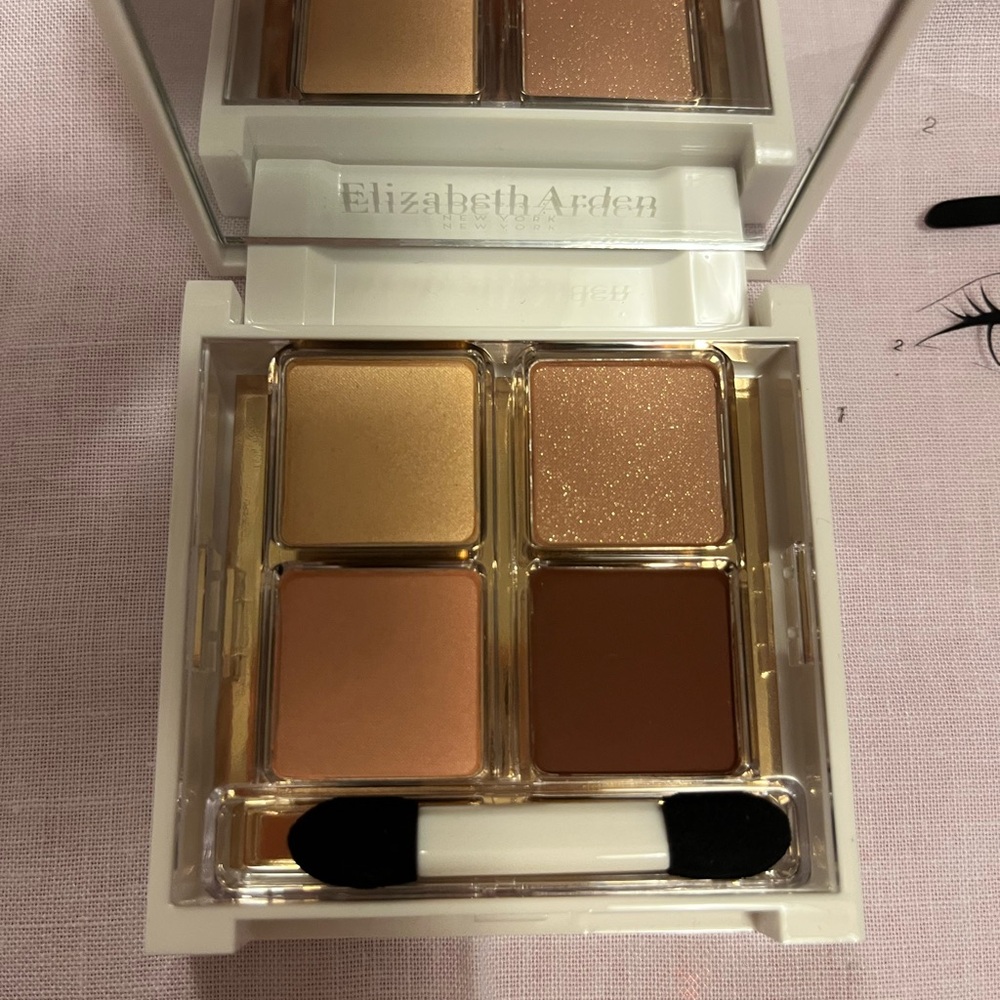 Elizabeth Arden Chic Brown Eyeshadow Quad - Picture 3 of 4